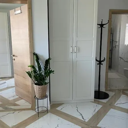 شقة Apartment Central With Private Indoor Parking *