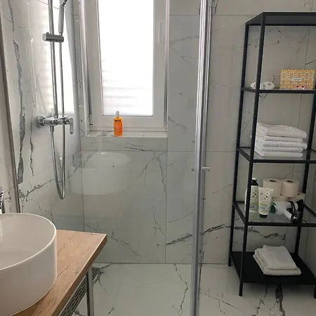 Apartment Central With Private Indoor Parking ليوبليانا