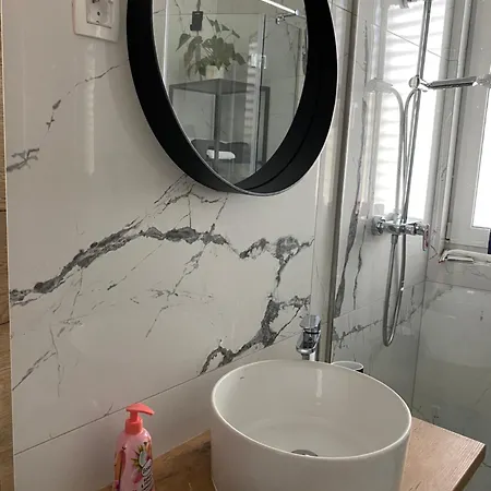 Apartment Central With Private Indoor Parking ليوبليانا