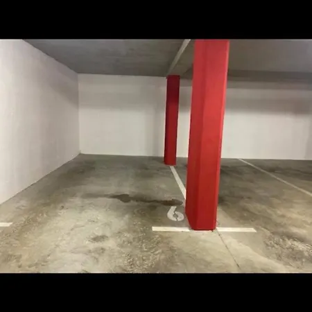 Apartment Central With Private Indoor Parking ليوبليانا