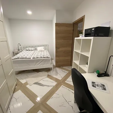 Apartment Central With Private Indoor Parking ليوبليانا