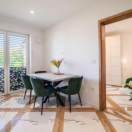 Apartma With Private Indoor Parking