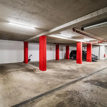 Apartma With Private Indoor Parking *